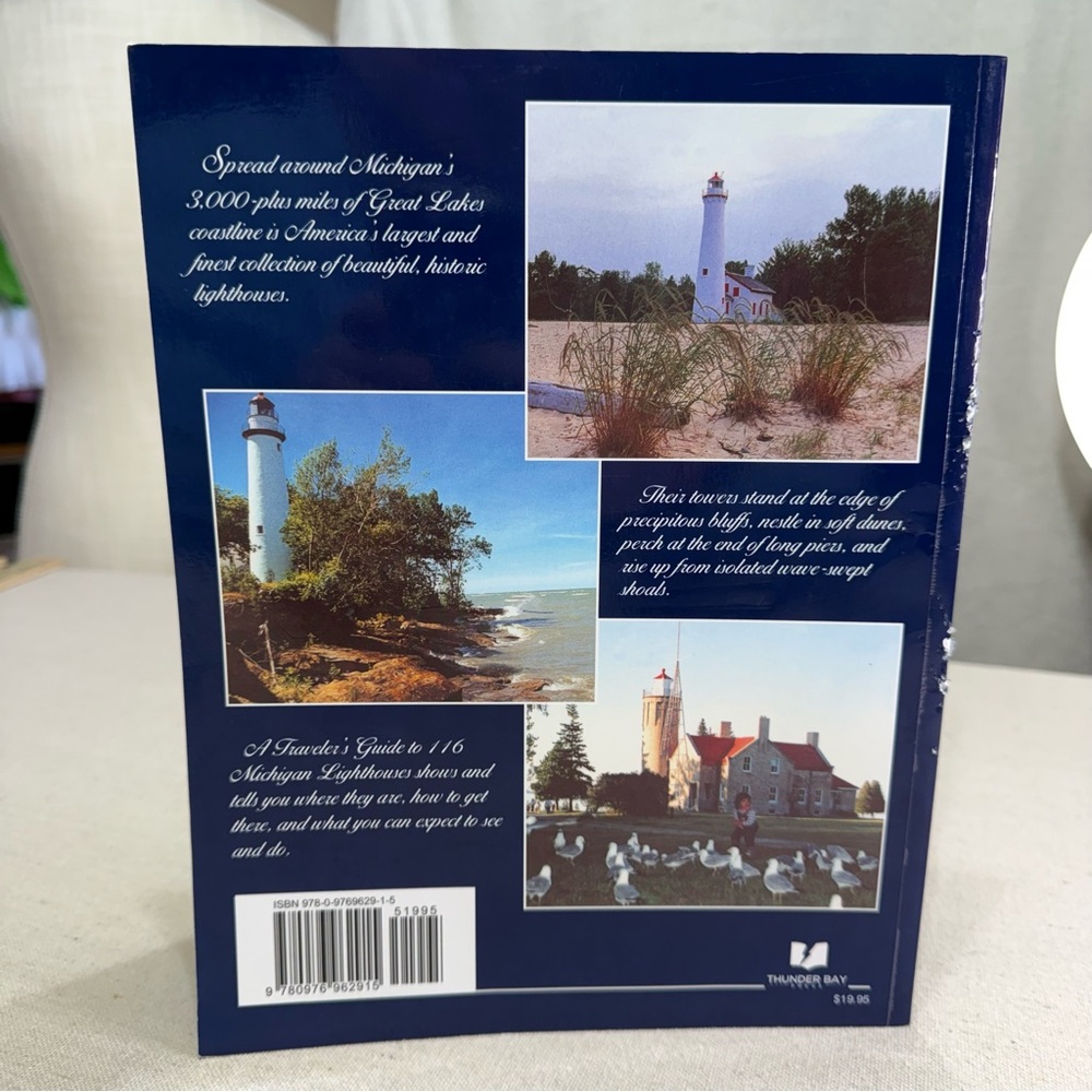 Michigan Lighthouses Guidebook - A Traveler’s Guide to 116 Michigan Lighthouses - Picture 2 of 16